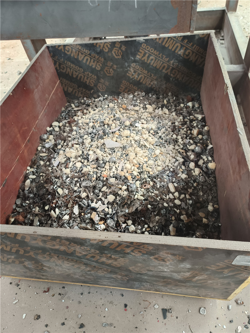 客戶廢舊小家電通過(guò)<a href='http://www.bala10minutes.cn/psxl/1279.html' target='_blank'><span>廢鋁破碎</span></a>機(jī)破碎分選效果